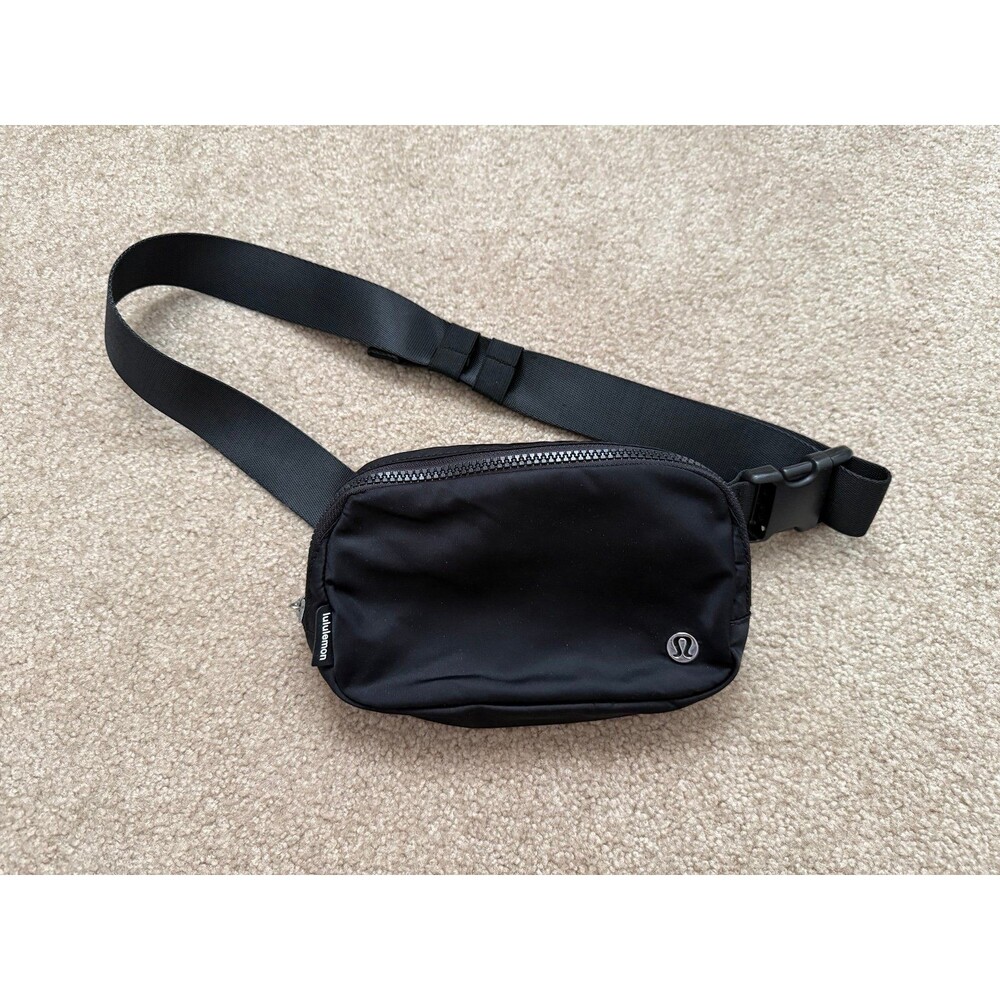 Lululemon Everywhere Belt Bag 1L Black Crossbody Fanny Pack Waist Bag EUC